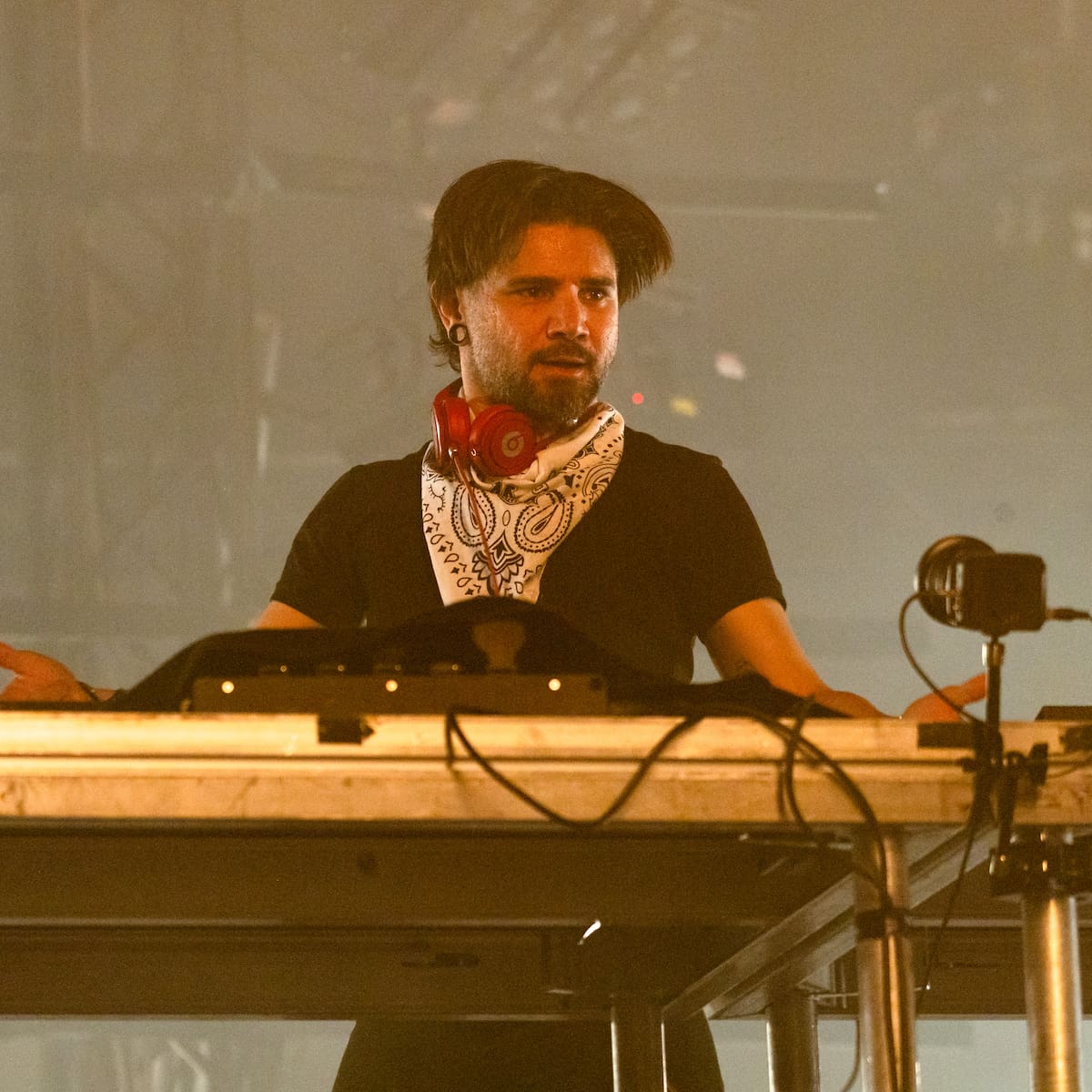 Skrillex se adentra en el portugués con Chase and Status