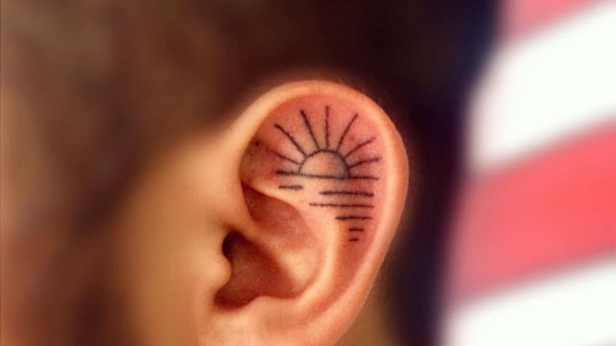Tatuarse las orejas es tendencia (y Cara Delevingne fue pionera)