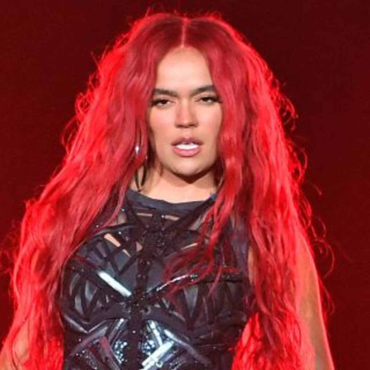 Karol G perdió la pollera en pleno show y los fans aplaudieron su reacción