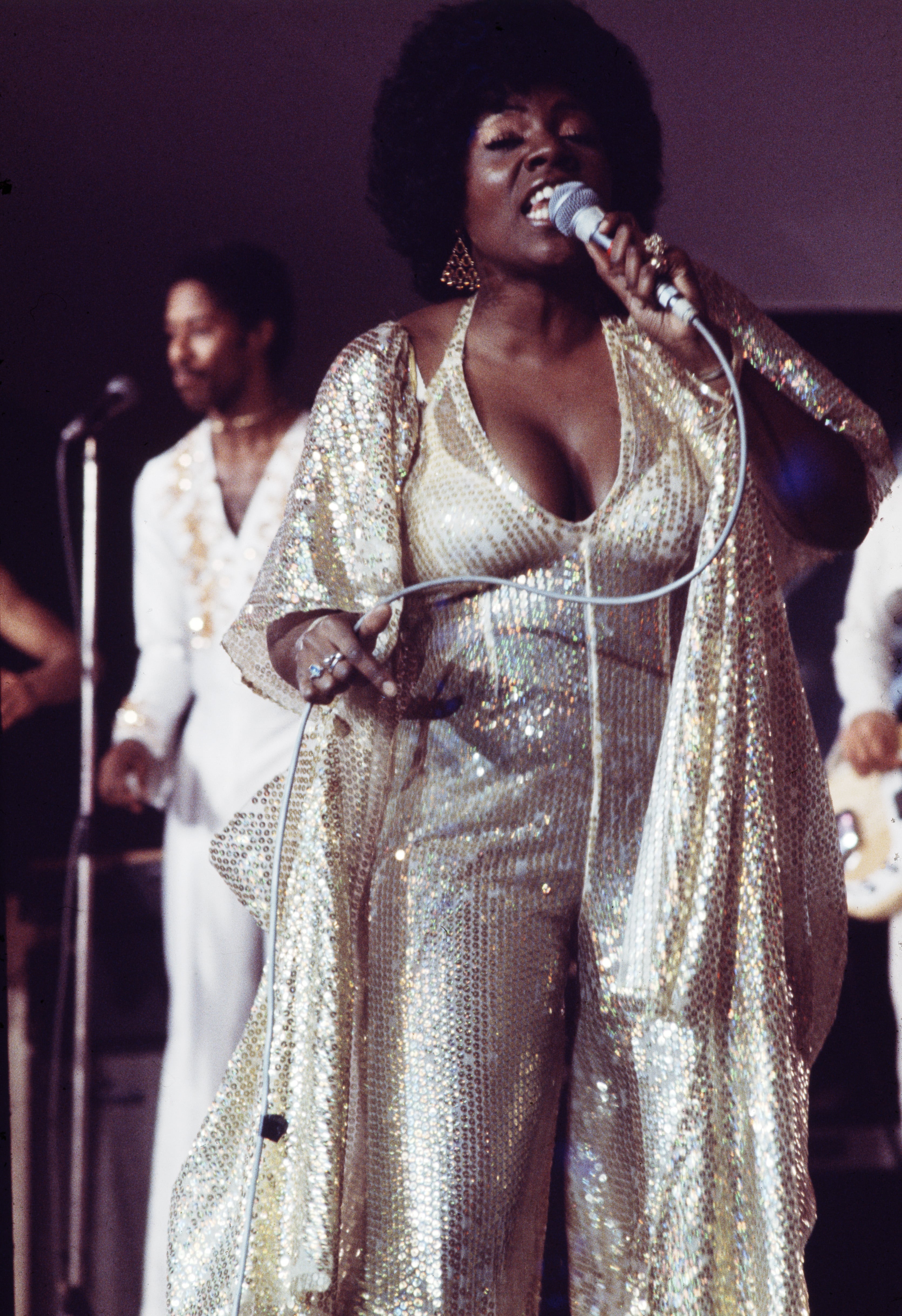 Gloria Gaynor actuando en Londres de 1975