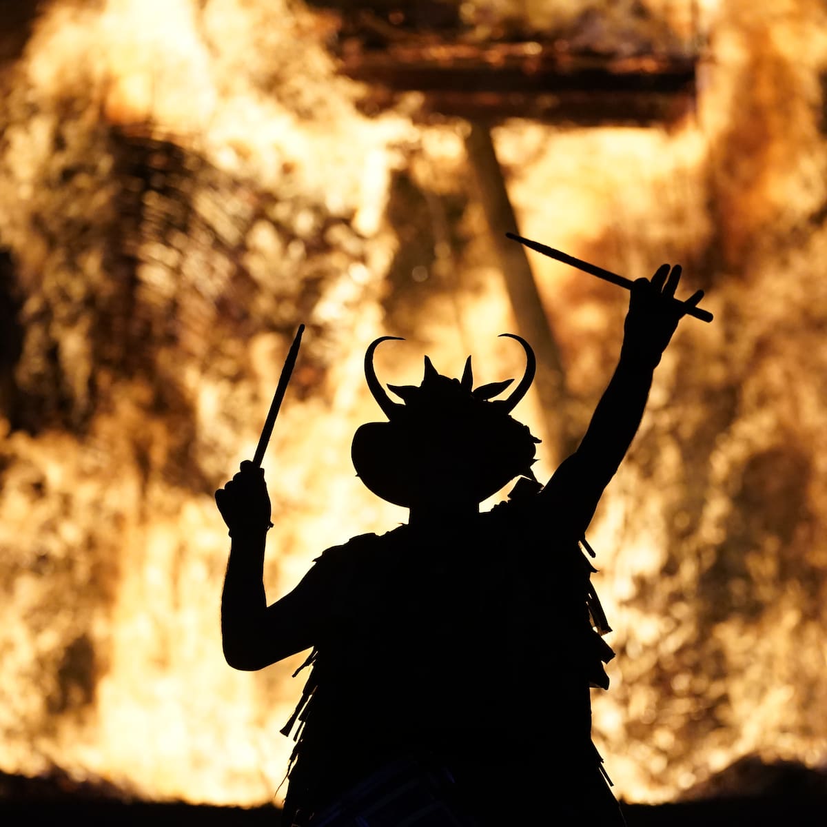 Las esculturas más extrañas que han ardido en el burning man y las historias detrás de ellas