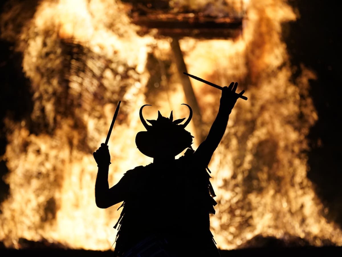 Las esculturas más extrañas que han ardido en el burning man y las historias detrás de ellas