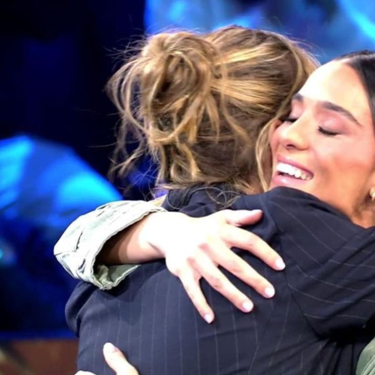 Sandra Barneda felicita en persona a Claudia Martínez en ‘Supervivientes 2026’ por su embarazo