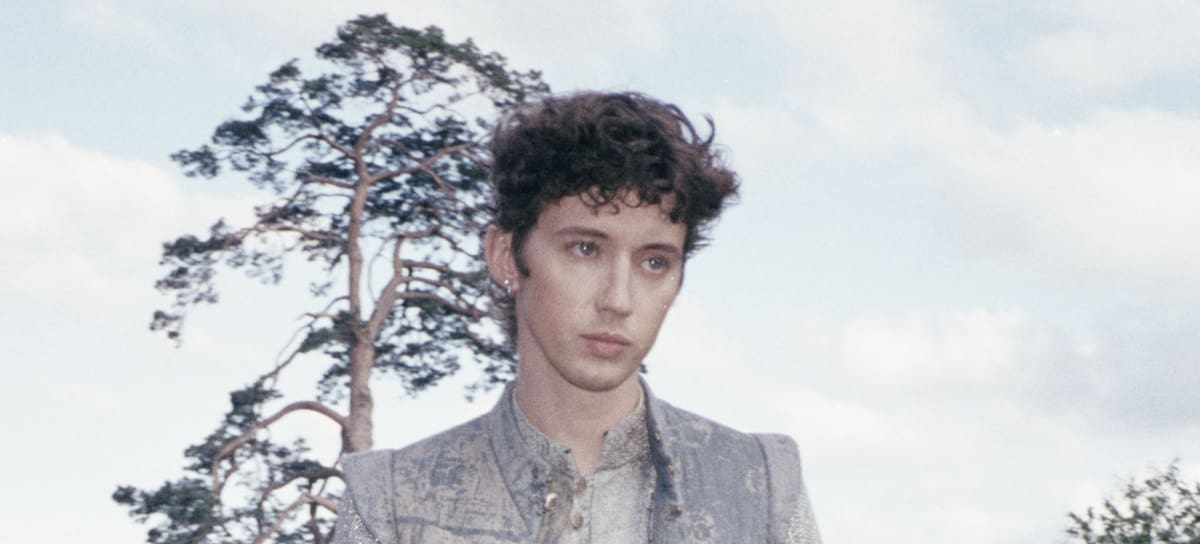 Imagen promocional de Troye Sivan, con motivo del lanzamiento de 'She's The Best'. (Foto cedida por Universal Music)
