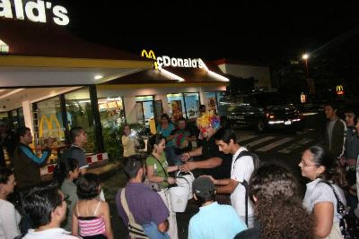 La Hora sin Nombre Segundo Aniversario Mc Donald's Zapote