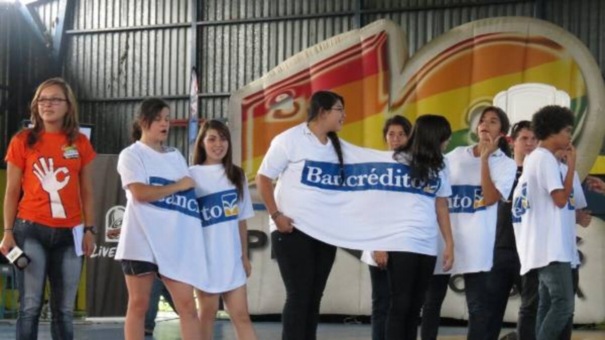 Resistencia 40: gira en el cole Bilingüe de Grecia