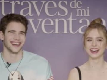 Julio Peña y Clara Galle nos responden a las preguntas con más salseo de ‘A través de mi ventana’