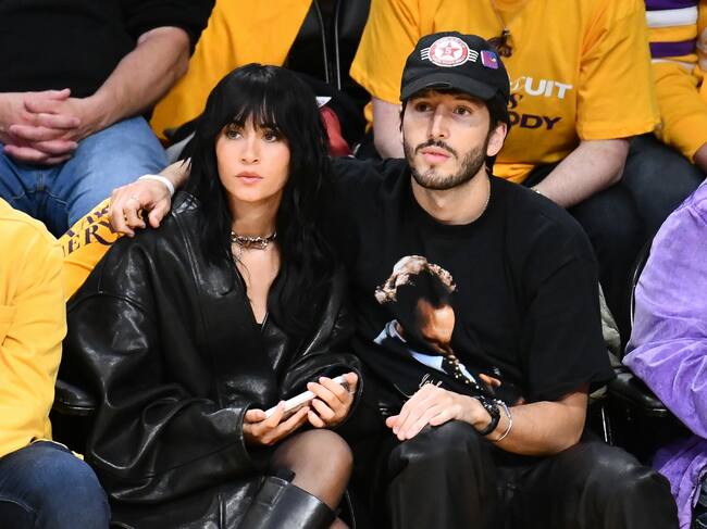 Aitana y Sebastián Yatra en un partido de Los Lakers en Los Ángeles
