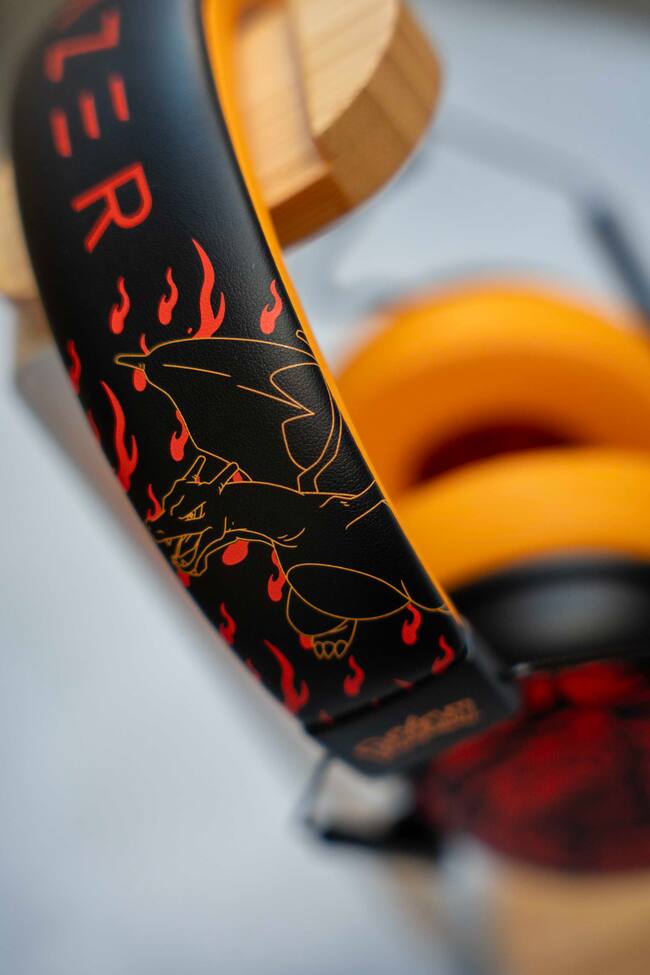 Razer viste de fuego sus BlackShark V3 X HyperSpeed con la nueva edición Charizard