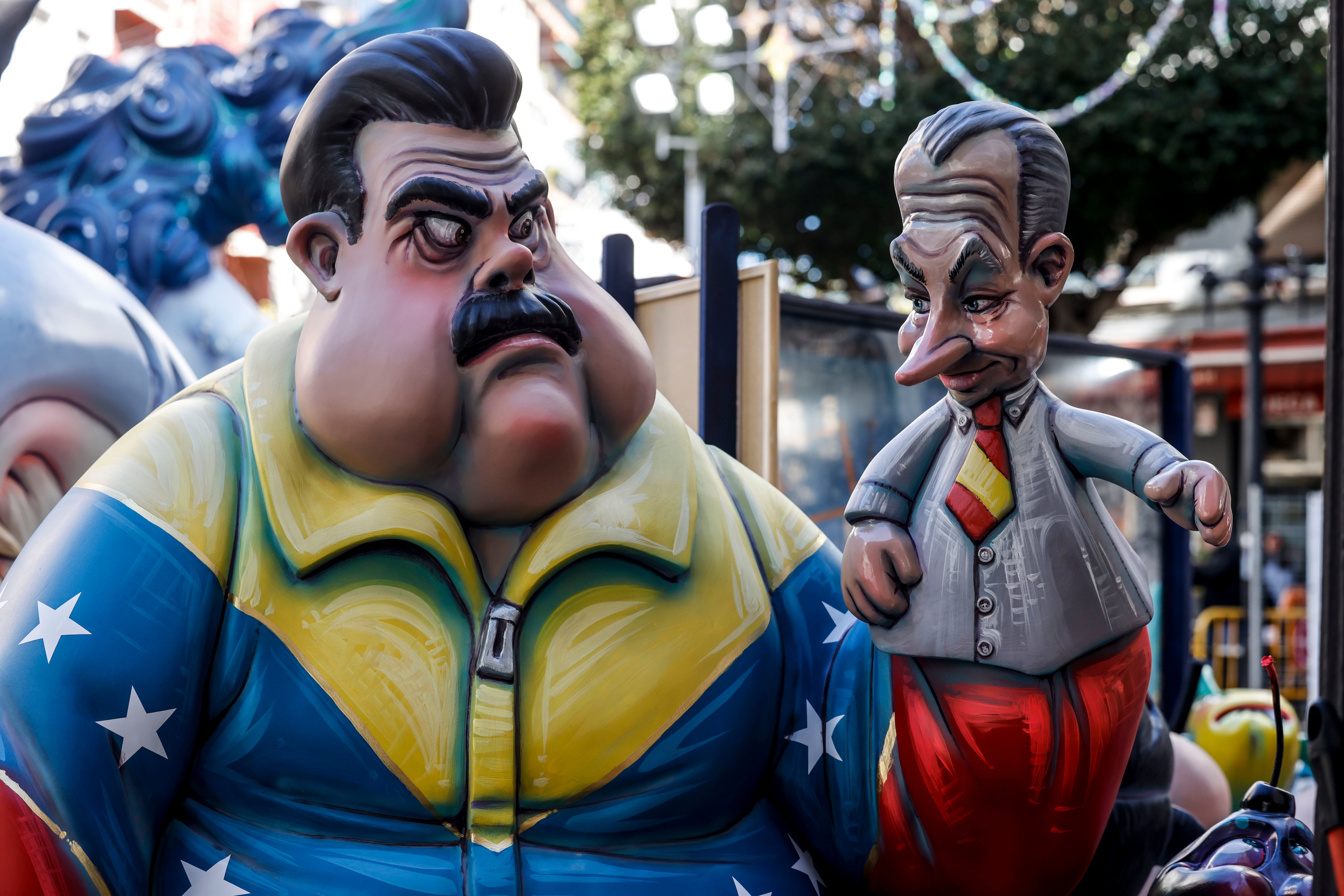 Ninot de Nicolás Maduro y José Luis Rodríguez Zapatero en las Fallas de Valencia 2025