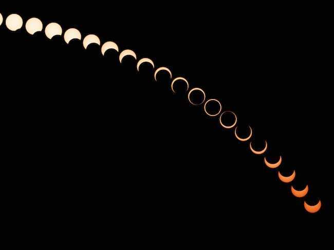 Las distintas fases de un eclipse total de Sol.