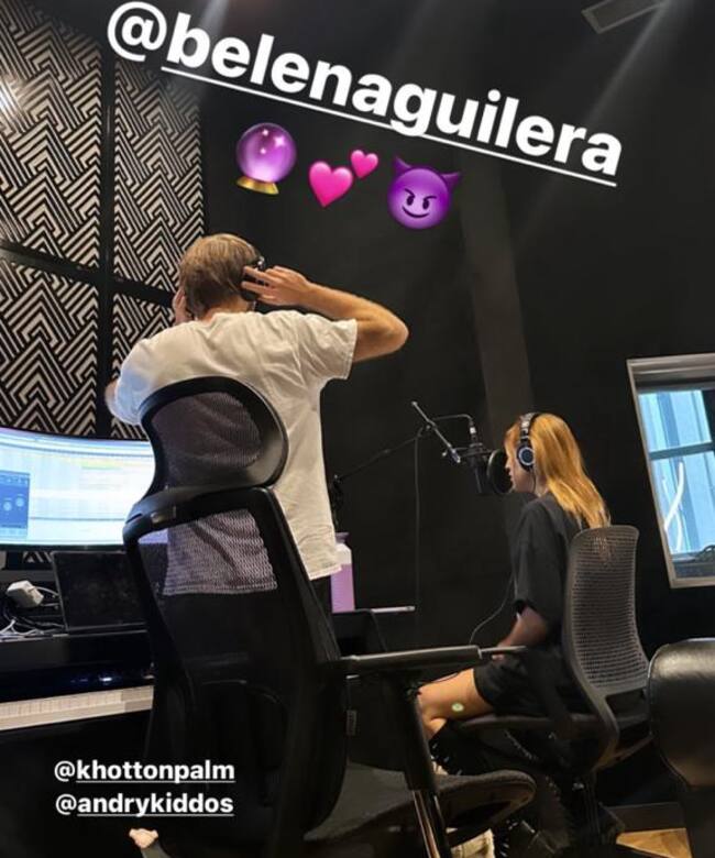 Belén Aguilera y Julieta en el estudio