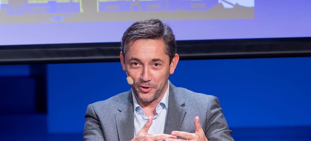 MADRID, ESPAÑA - 21 DE DICIEMBRE: El escritor Javier Ruiz durante la presentación de su libro 'Edificio España', en el Espacio Fundación Telefónica, el 21 de diciembre de 2022 en Madrid, España. El evento fue organizado por la Fundación Telefónica y la editorial Espasa. 'Edificio España' es el ganador del XXXIX Premio Espasa de Ensayo y analiza las causas que han llevado al empeoramiento de las desigualdades económicas en nuestro país en las últimas décadas y propone soluciones para revertir este proceso. (Foto por…
