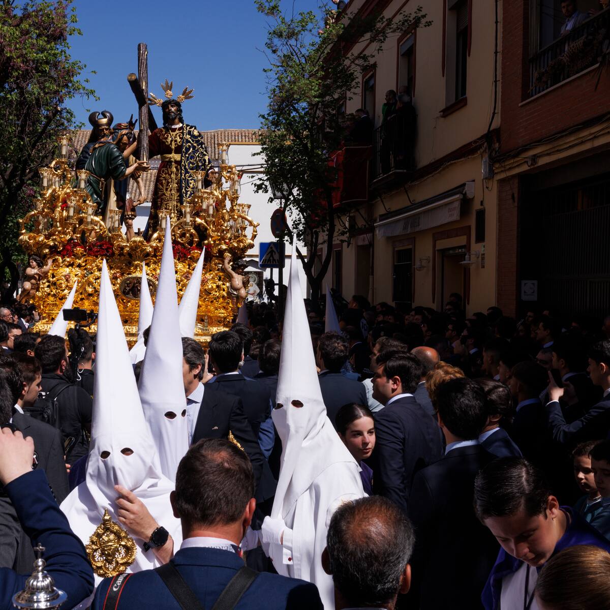 Procesiones de Semana Santa 2026 en Sevilla: horario y recorrido del Lunes Santo y el resto de días