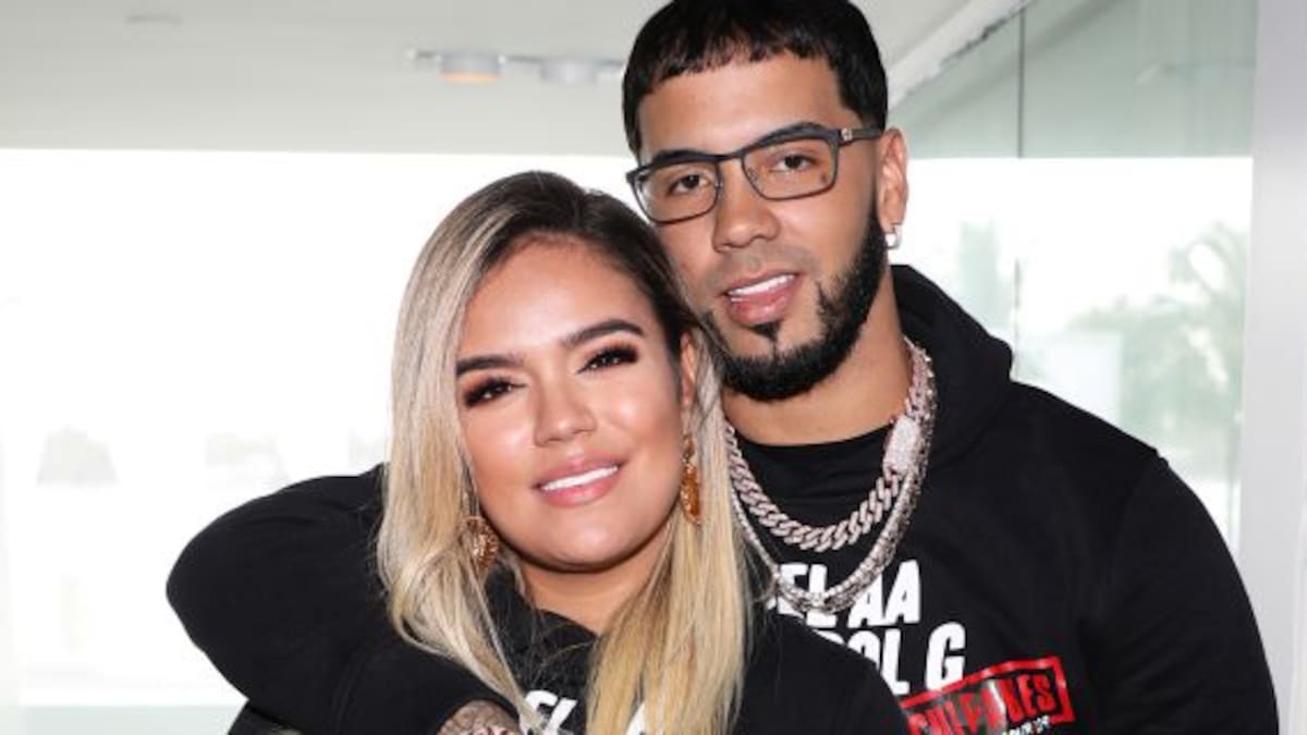 La terrible caída de Anuel AA en un show con Karol G
