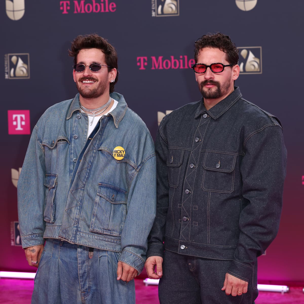 Hermanos Martínez y Mau y Ricky unen fuerzas en 'Contacto de Emergencia'