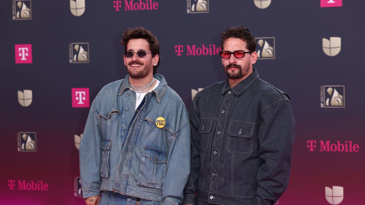 Hermanos Martínez y Mau y Ricky unen fuerzas en 'Contacto de Emergencia'