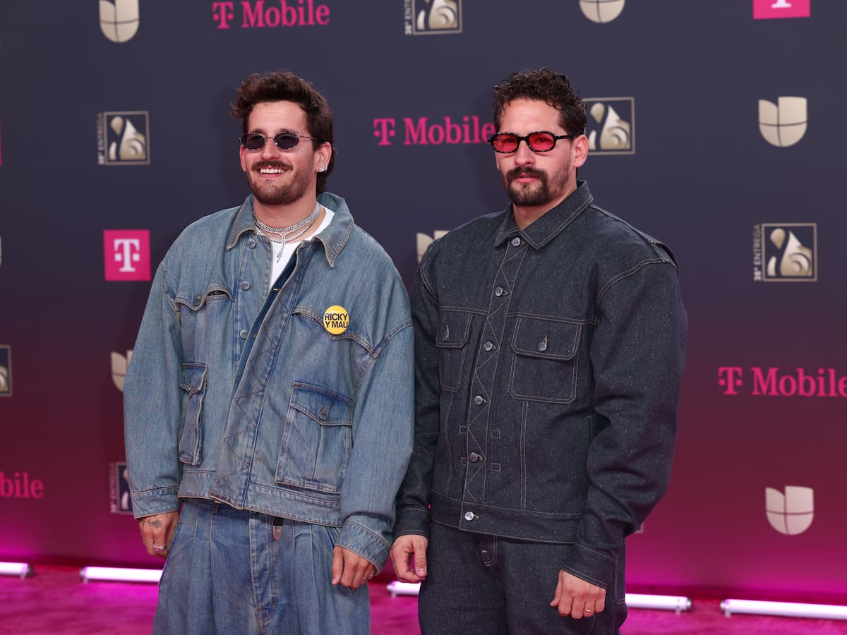 Hermanos Martínez y Mau y Ricky unen fuerzas en 'Contacto de Emergencia'