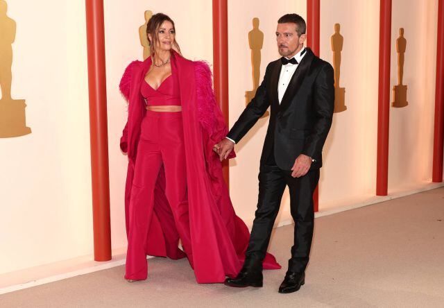 Antonio Banderas en los Oscar y Nicole Kimpel.