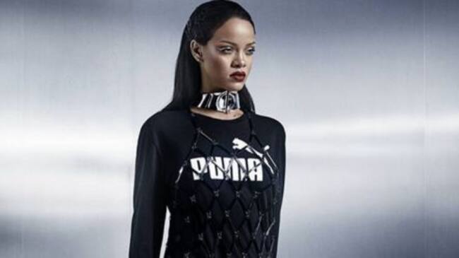 Rihanna y las zapatillas del año!