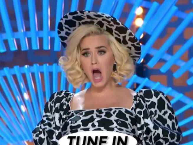 Katy Perry reivindica la lactancia materna con vestido que descubre su pecho