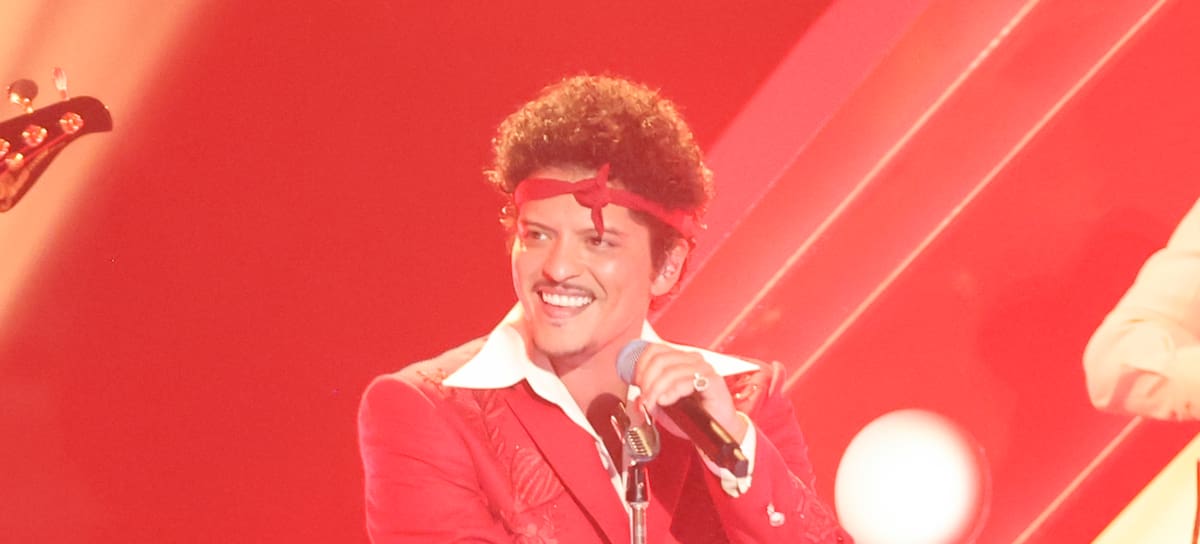 Bruno Mars actuando en los 68th GRAMMY Awards en febrero - Billboard via Getty Images