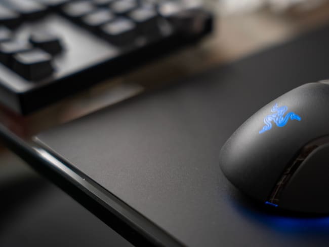Razer Atlas Pro: la alfombrilla de cristal templado es el último paso y el que dará cierre a todo tu setup.