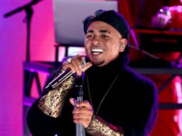 Ozuna anuncia la llegada de nueva música con esta foto en redes sociales: “Juguito de naranja”