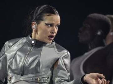 Rosalía sorprende cantando ‘Vampiros’ sin Rauw Alejandro pero con coreografía nueva