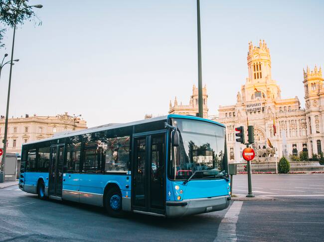 Autobuses, metro, tranvía... todo formaría parte del abono transportes único que pide Greenpeace.