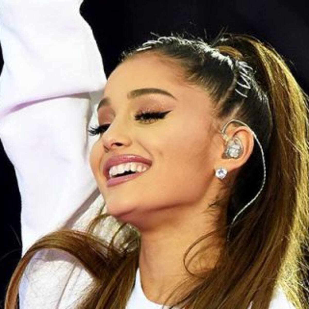 Una vidente afirma que Ariana Grande está embarazada