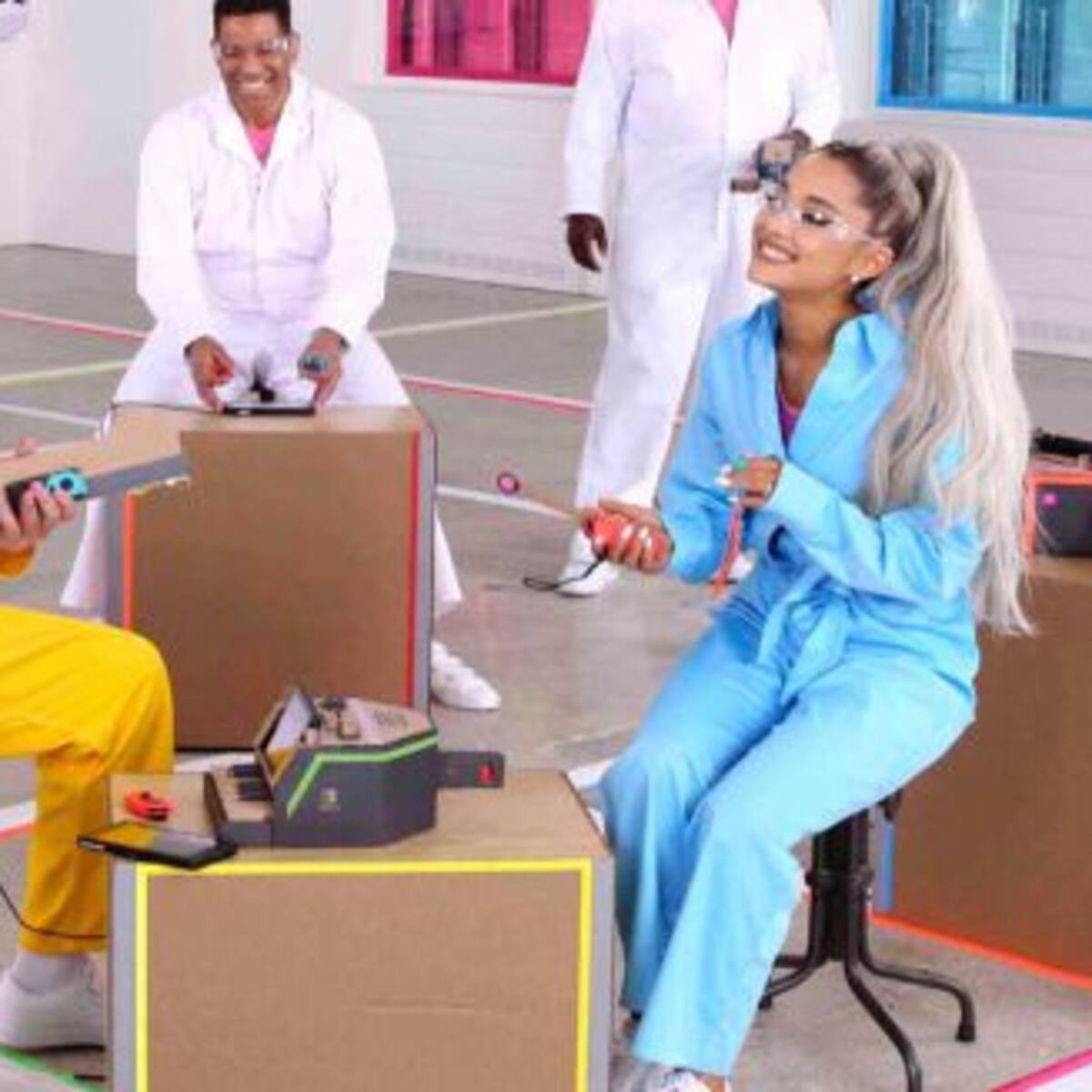 Ariana Grande y Jimmy Fallon crean música con Nintendo Labo