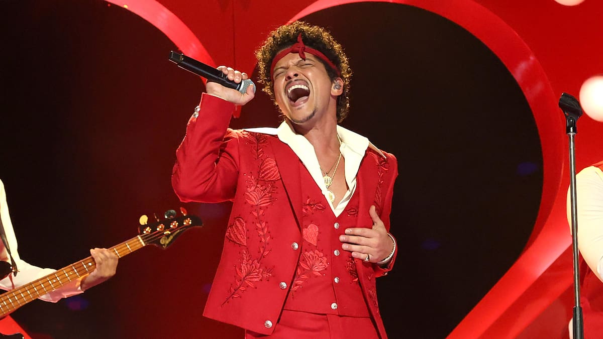 Bruno Mars, Rosalía, Djo, Aitana, Taylor Swift: hambre de Nº1 este sábado en el repaso a la lista