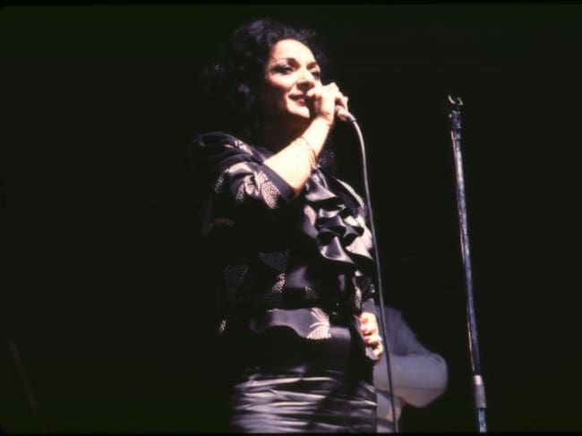 Lola Flores en concierto en Madrid, año 1982. / Foto: Miguel Palacios/Cover/Getty Images.