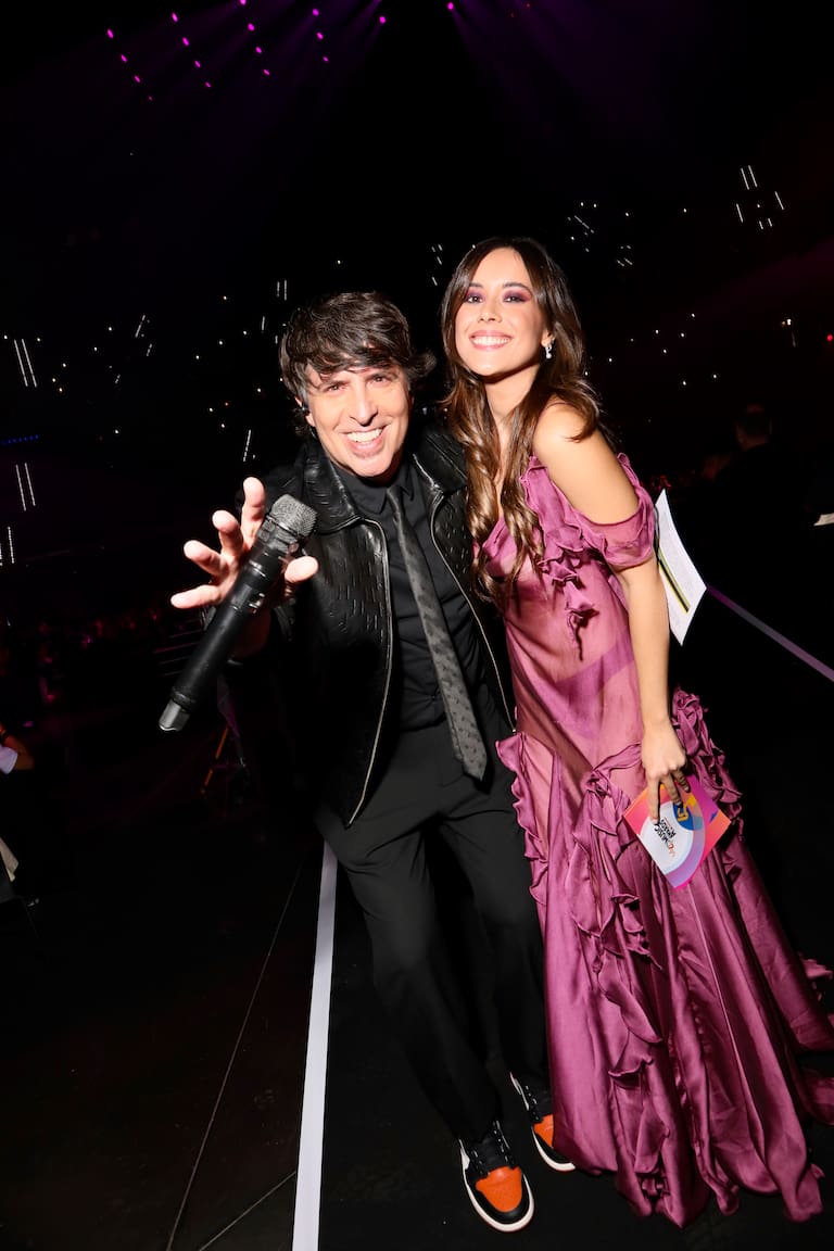 Los locutores de LOS40 también sacan momentos para disfrutar de la gala.