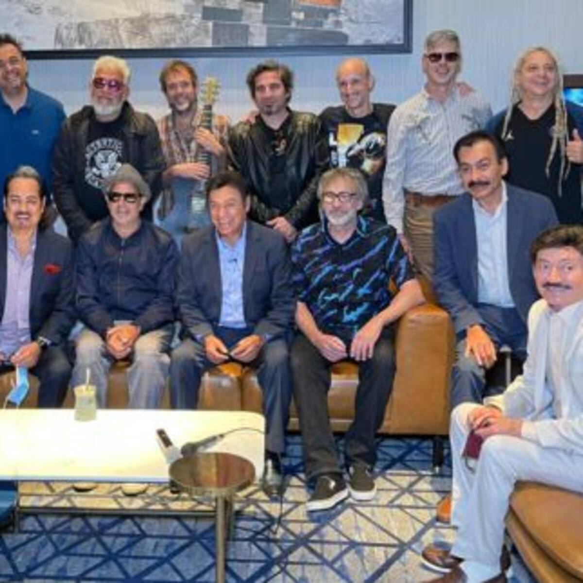 Así fue el encuentro histórico de Los Auténticos Decadentes con los Tigres del Norte en Monterrey
