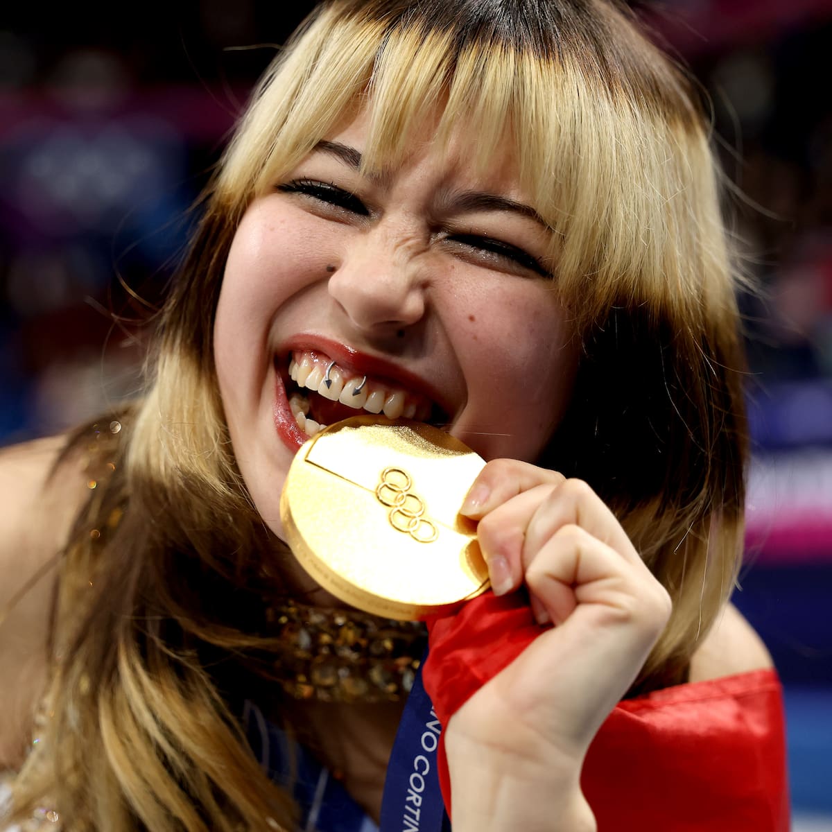¿Quién es Alysa Liu? La campeona olímpica con el peinado más icónico del patinaje sobre hielo