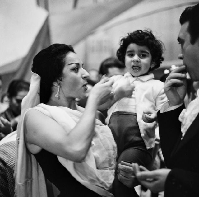 Lola Flores con Antonio, de niño, en 1963.