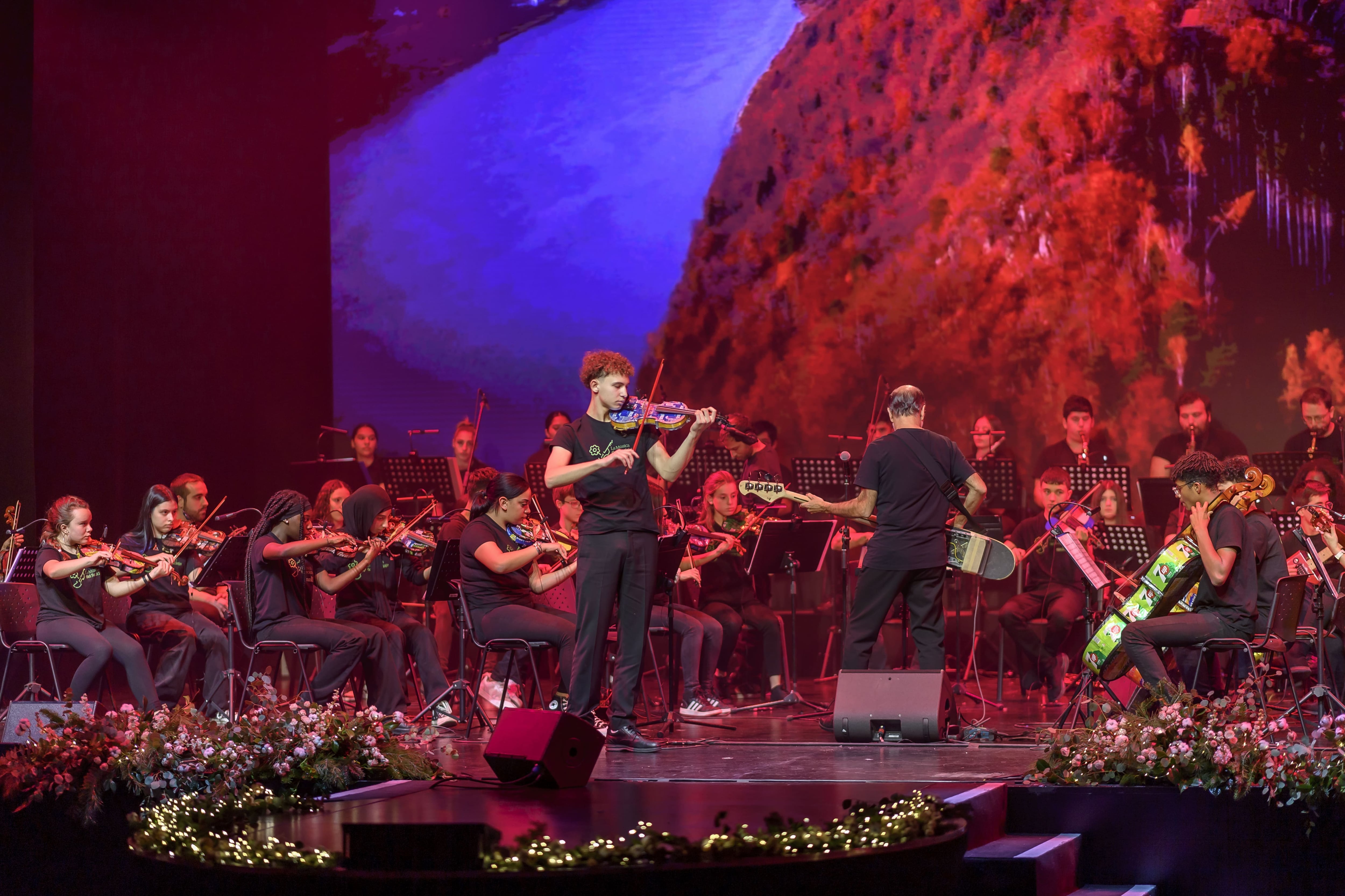 La Orquesta de la Música del Reciclaje trabaja con menores en entornos vulnerables.