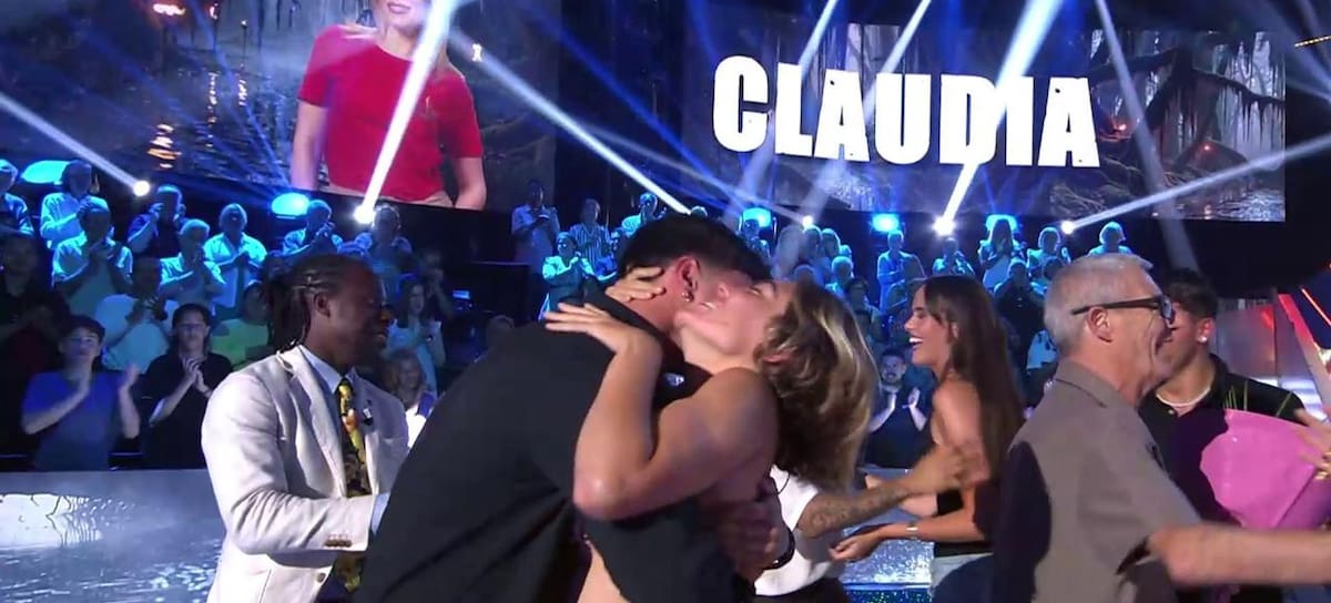 Claudia Chacón se reencuentra con los suyos a la llegada a plató de 'Supervivientes 2026'.