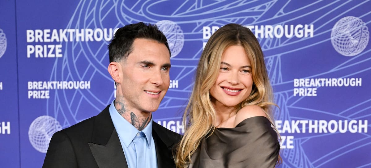 Adam Levine y Behati Prinsloo posan en la alfombra de la 12º Breakthrough Prize Ceremony, abril 2026