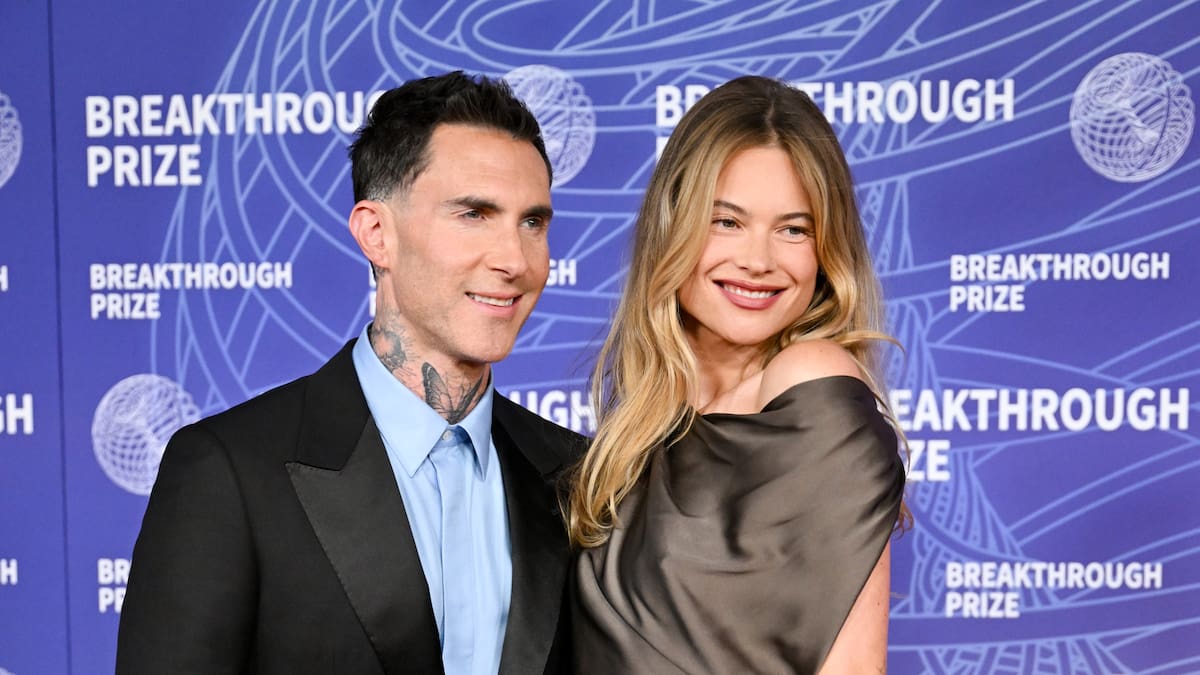 Adam Levine y su gesto viral con Behati Prinsloo que tiene a todo el mundo opinando