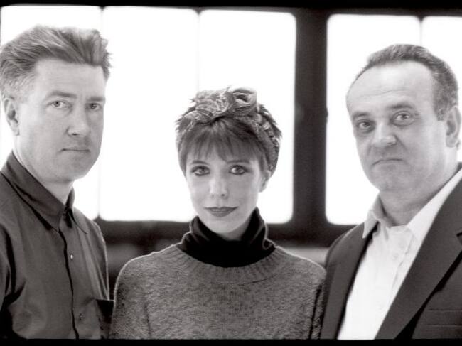 El director de cine, David Lynch, el compositor Angelo Badalamenti y la cantante Julee Cruise en 1989.