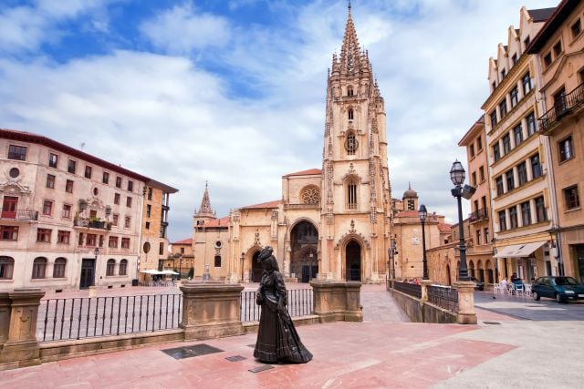 Plaza de Alfonso II el Casto de Oviedo.