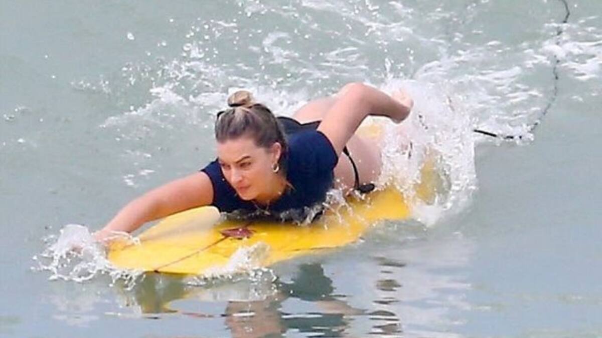 Margot Robbie ama surfear en Costa Rica