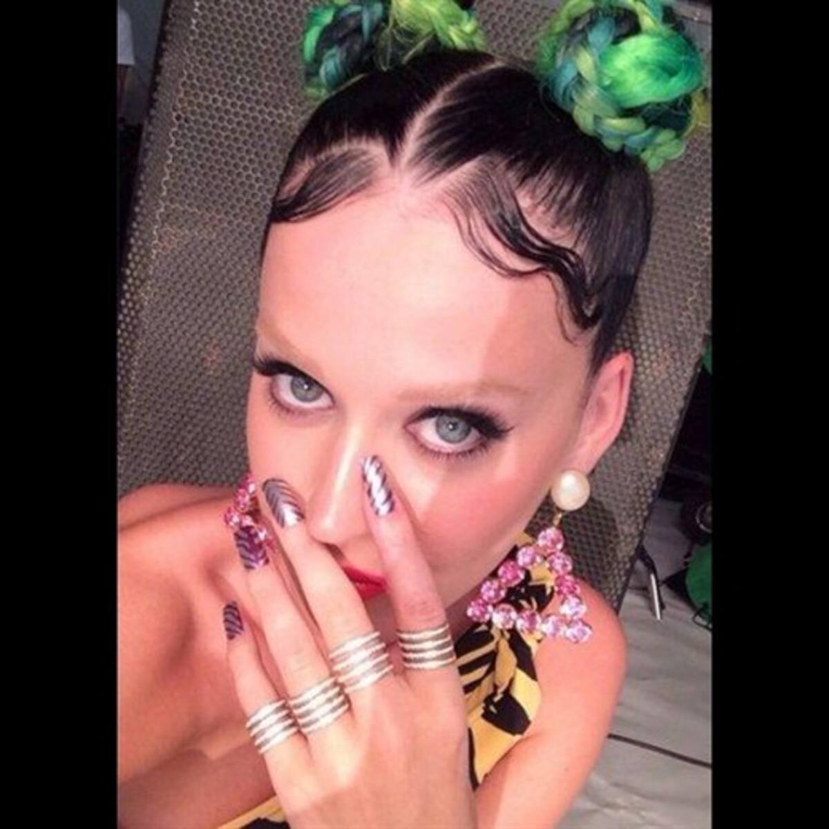 Katy Perry sin cejas