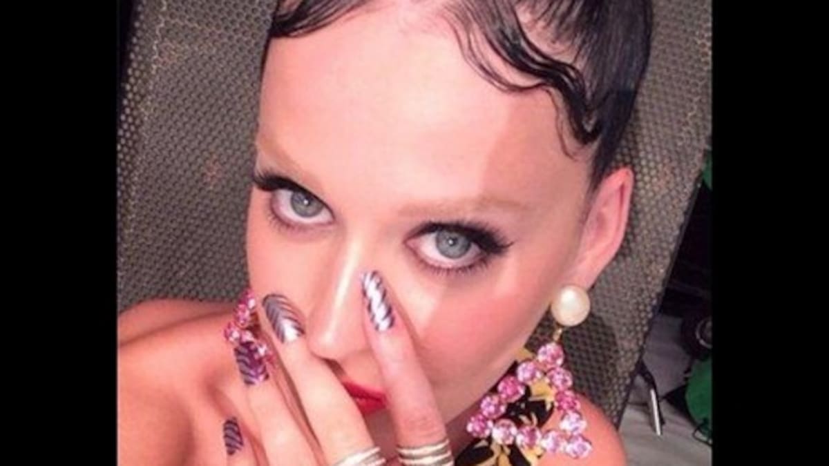 Katy Perry sin cejas