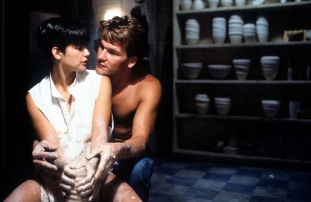 Demi Moore y Patrick Swayze durante la sensual escena de la película. 