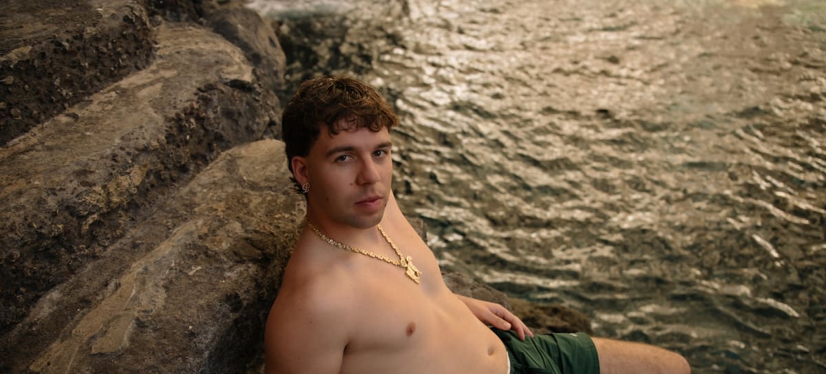 Quevedo en el videoclip de 'Scandic'