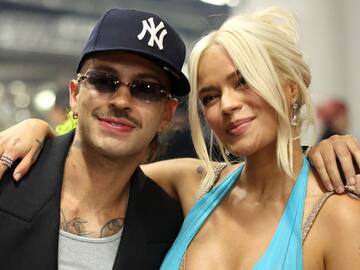 Karol G se impone a Feid en los Latin Grammy 2024 y le tiene presente en su discurso